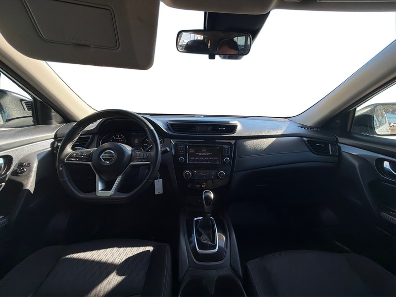 Nissan Rogue Vehicle Full-screen Gallery Image 15