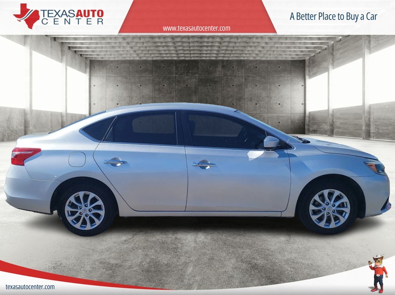 Nissan Sentra Vehicle Full-screen Gallery Image 03