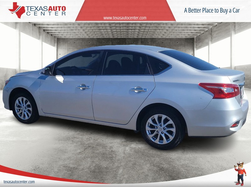 Nissan Sentra Vehicle Full-screen Gallery Image 04