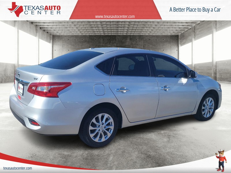 Nissan Sentra Vehicle Full-screen Gallery Image 06