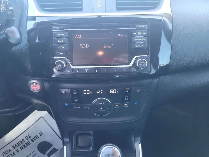 Nissan Sentra Vehicle Full-screen Gallery Image 10