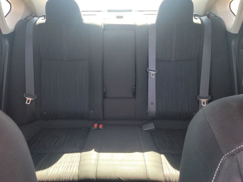 Nissan Sentra Vehicle Full-screen Gallery Image 11