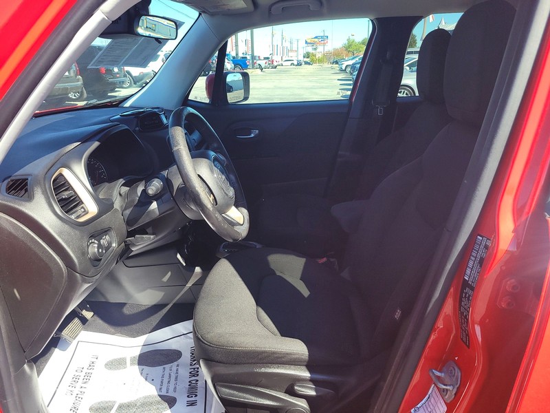 Jeep Renegade Vehicle Full-screen Gallery Image 9