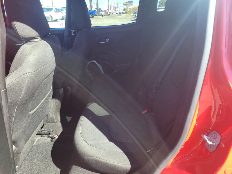 Jeep Renegade Vehicle Full-screen Gallery Image 10