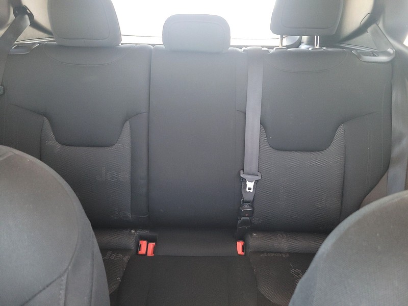 Jeep Renegade Vehicle Full-screen Gallery Image 13