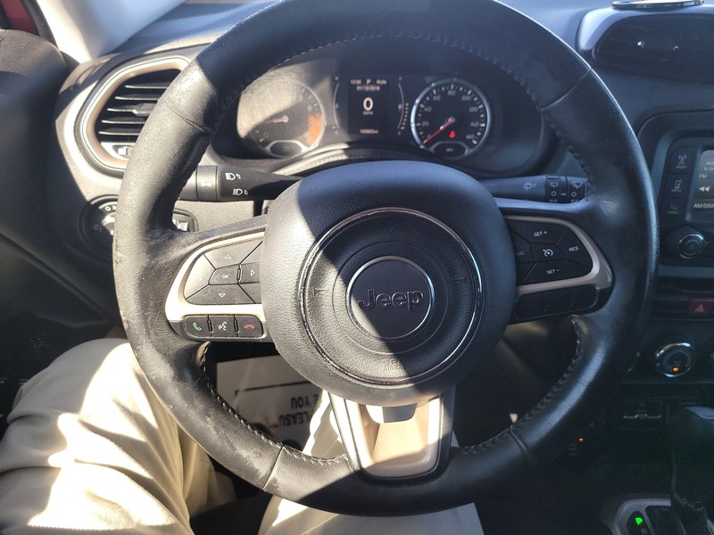 Jeep Renegade Vehicle Full-screen Gallery Image 14