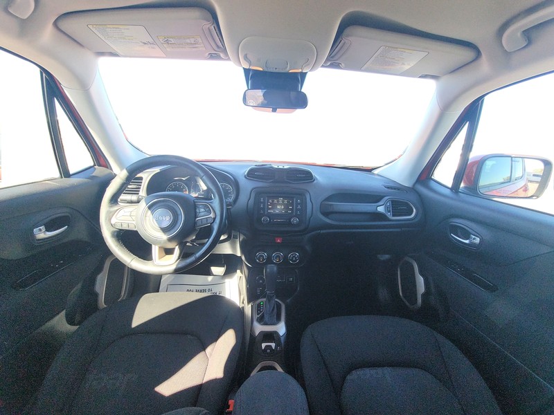 Jeep Renegade Vehicle Full-screen Gallery Image 15