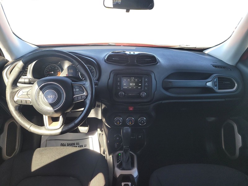 Jeep Renegade Vehicle Full-screen Gallery Image 16