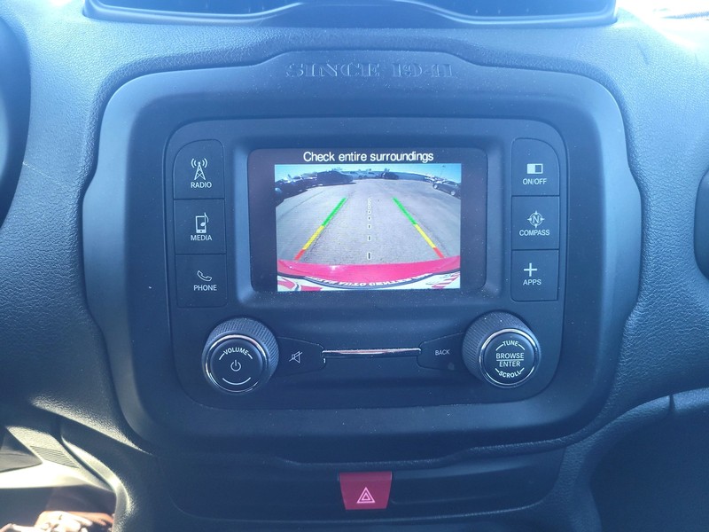 Jeep Renegade Vehicle Full-screen Gallery Image 17