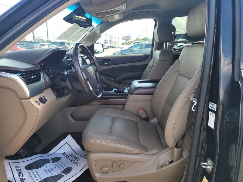 Chevrolet Suburban Vehicle Full-screen Gallery Image 09