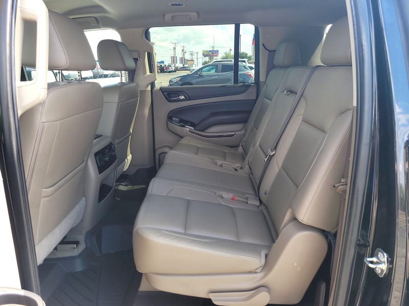 Chevrolet Suburban Vehicle Full-screen Gallery Image 10