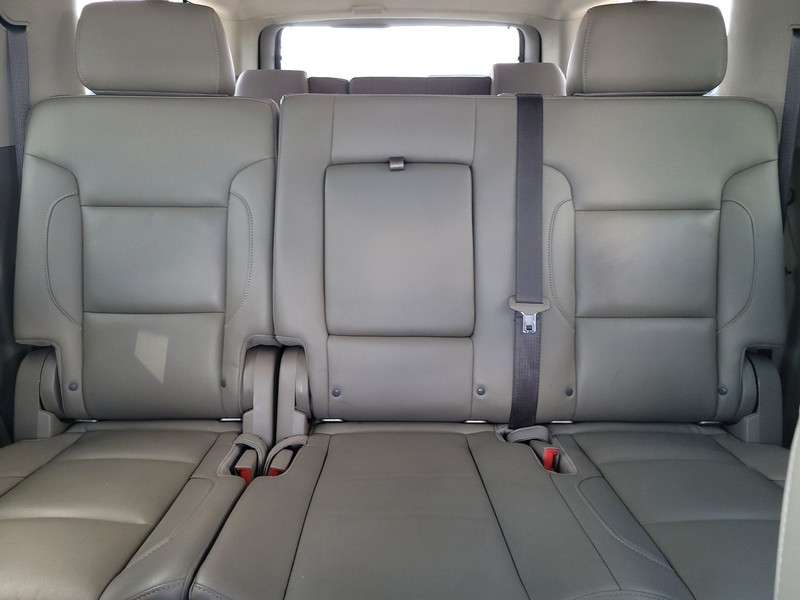 Chevrolet Suburban Vehicle Full-screen Gallery Image 13