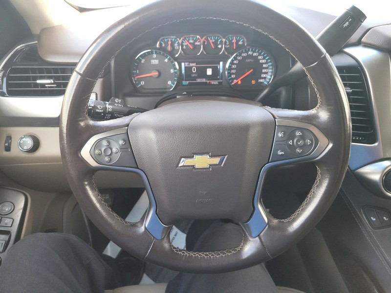 Chevrolet Suburban Vehicle Full-screen Gallery Image 14