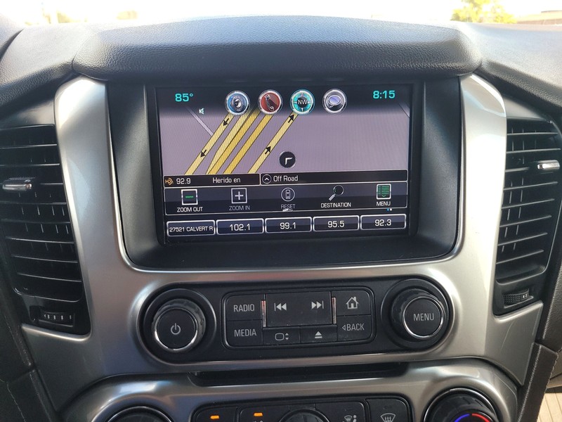 Chevrolet Suburban Vehicle Full-screen Gallery Image 17