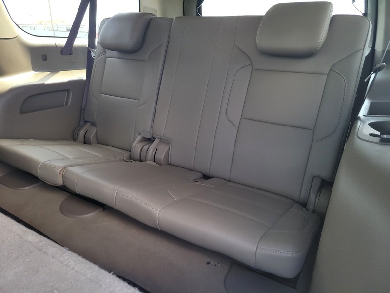 Chevrolet Suburban Vehicle Full-screen Gallery Image 19