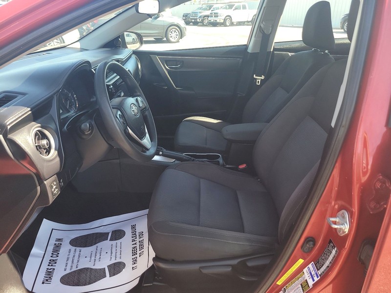 Toyota Corolla Vehicle Full-screen Gallery Image 09