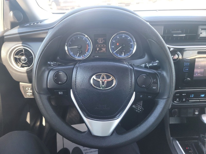 Toyota Corolla Vehicle Full-screen Gallery Image 13