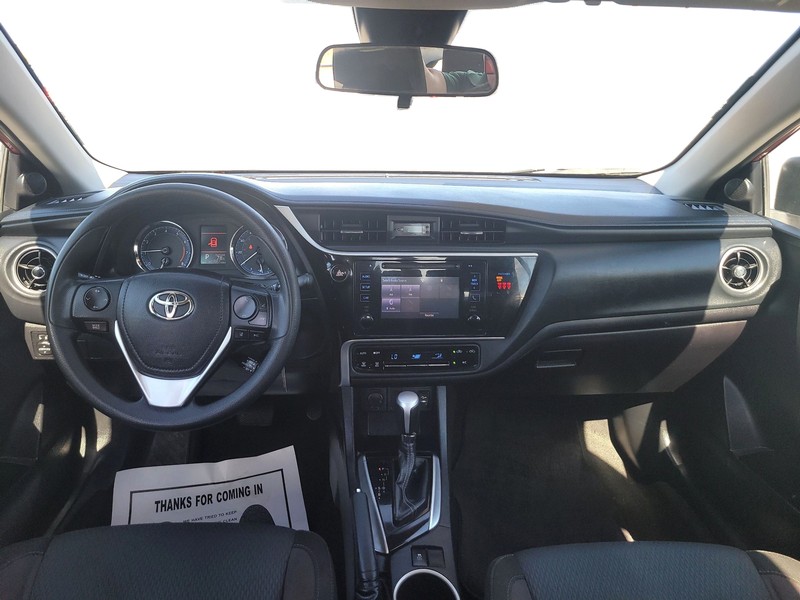 Toyota Corolla Vehicle Full-screen Gallery Image 15