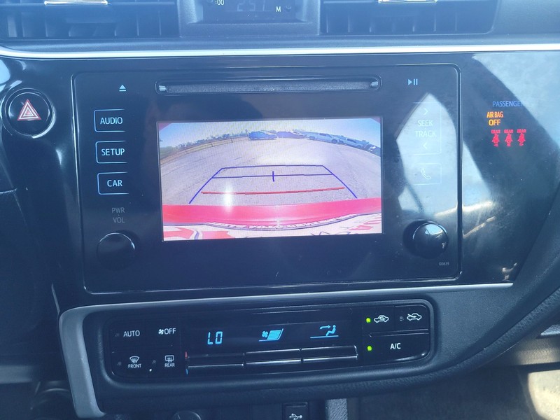 Toyota Corolla Vehicle Full-screen Gallery Image 16