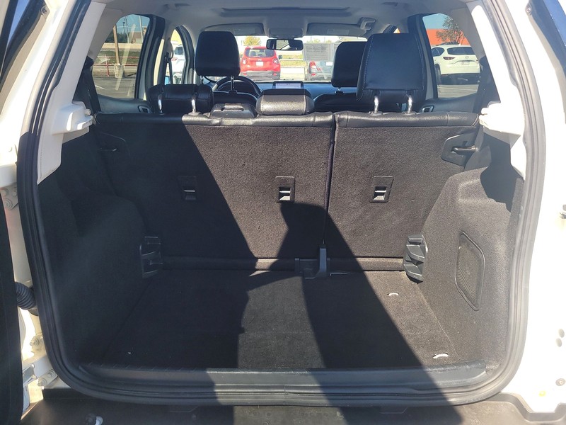 Ford EcoSport Vehicle Full-screen Gallery Image 10