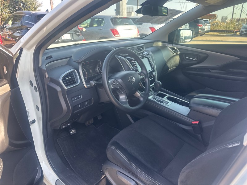 Nissan Murano Vehicle Full-screen Gallery Image 09