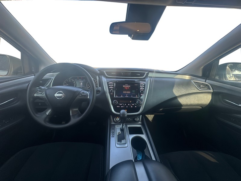 Nissan Murano Vehicle Full-screen Gallery Image 15