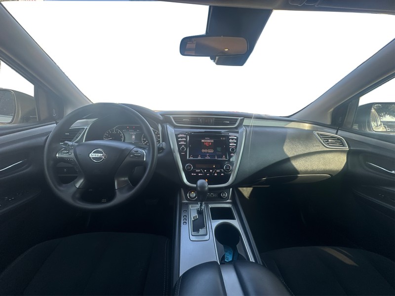 Nissan Murano Vehicle Full-screen Gallery Image 16