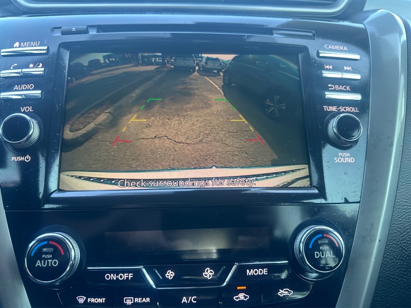 Nissan Murano Vehicle Full-screen Gallery Image 17