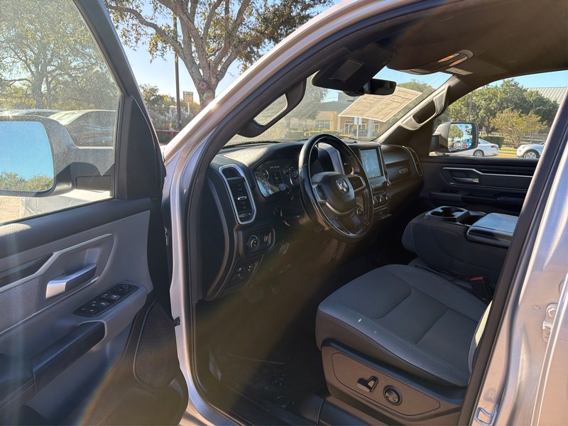 Ram 1500 Vehicle Full-screen Gallery Image 09