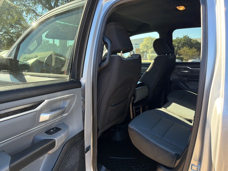 Ram 1500 Vehicle Full-screen Gallery Image 10