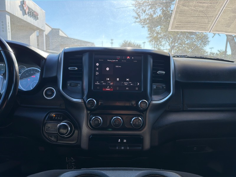 Ram 1500 Vehicle Full-screen Gallery Image 12
