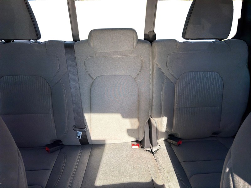 Ram 1500 Vehicle Full-screen Gallery Image 13