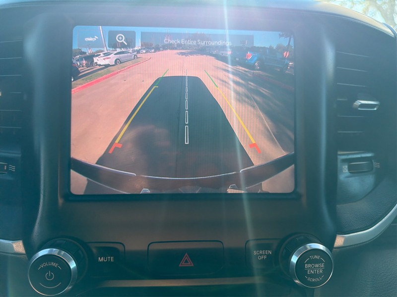 Ram 1500 Vehicle Full-screen Gallery Image 17