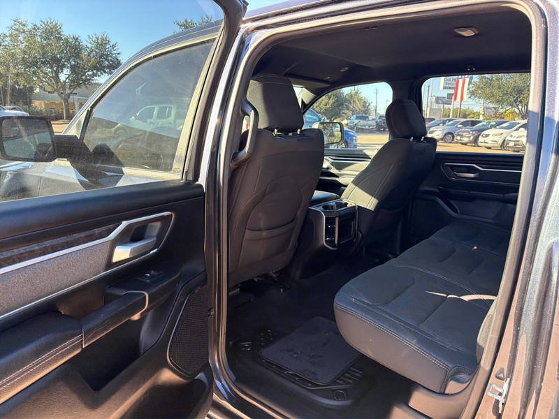 Ram 1500 Vehicle Full-screen Gallery Image 10