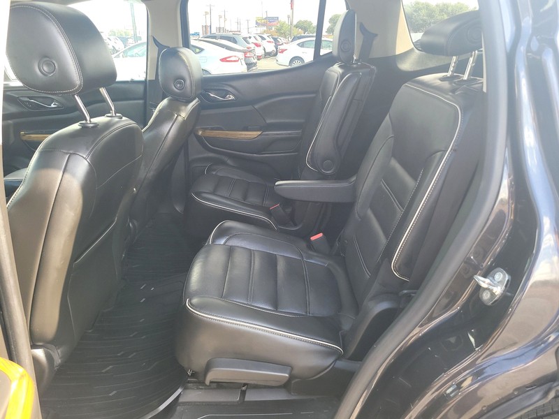 GMC Acadia Vehicle Full-screen Gallery Image 10