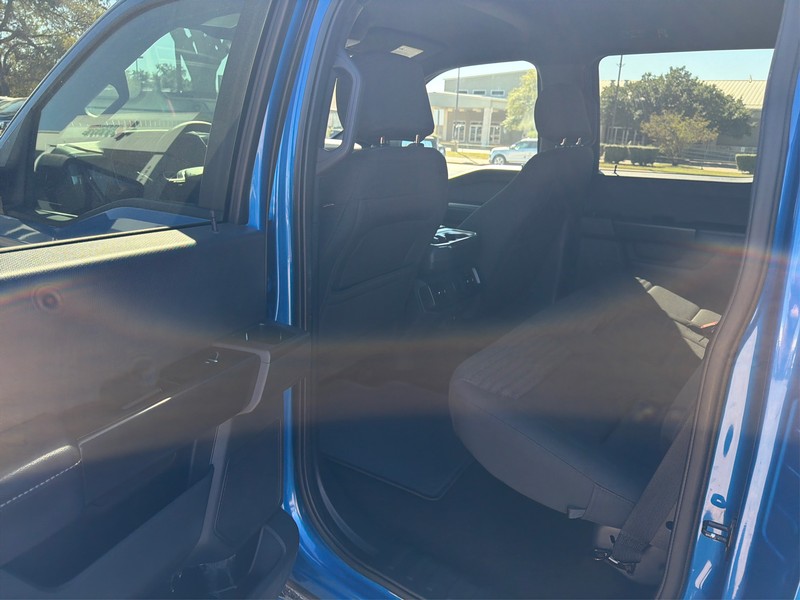 Ford F-150 Vehicle Full-screen Gallery Image 10