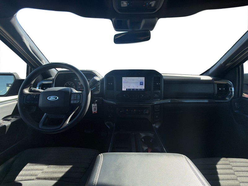 Ford F-150 Vehicle Full-screen Gallery Image 16