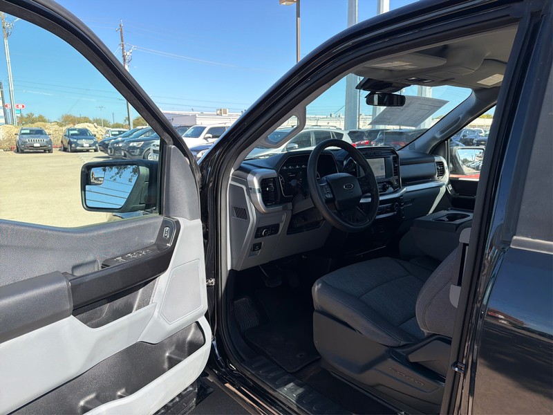 Ford F-150 Vehicle Full-screen Gallery Image 09