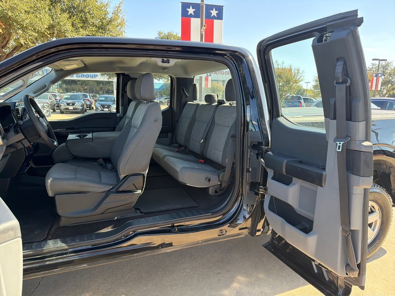 Ford F-150 Vehicle Full-screen Gallery Image 10