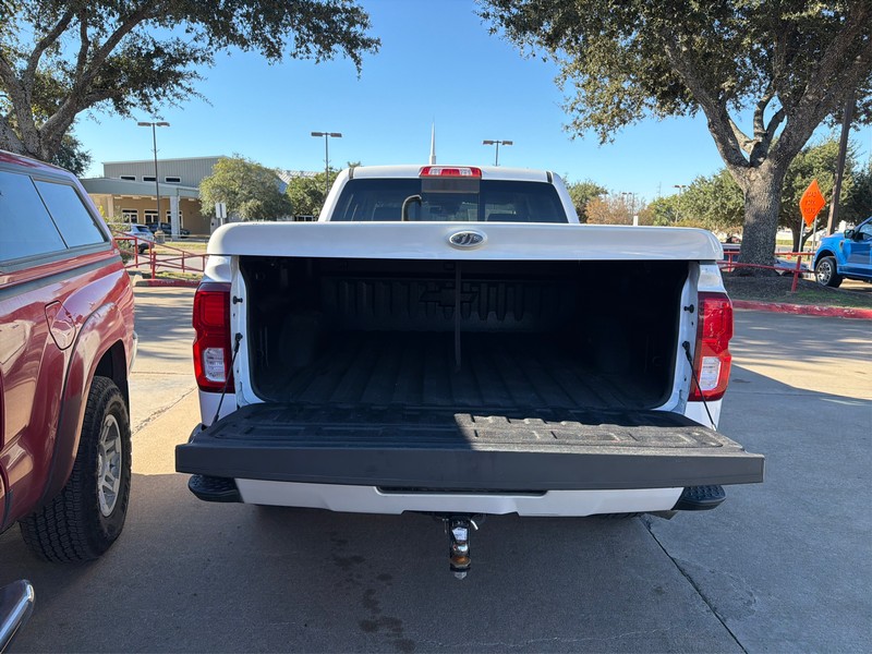 Chevrolet Silverado 1500 Vehicle Full-screen Gallery Image 11