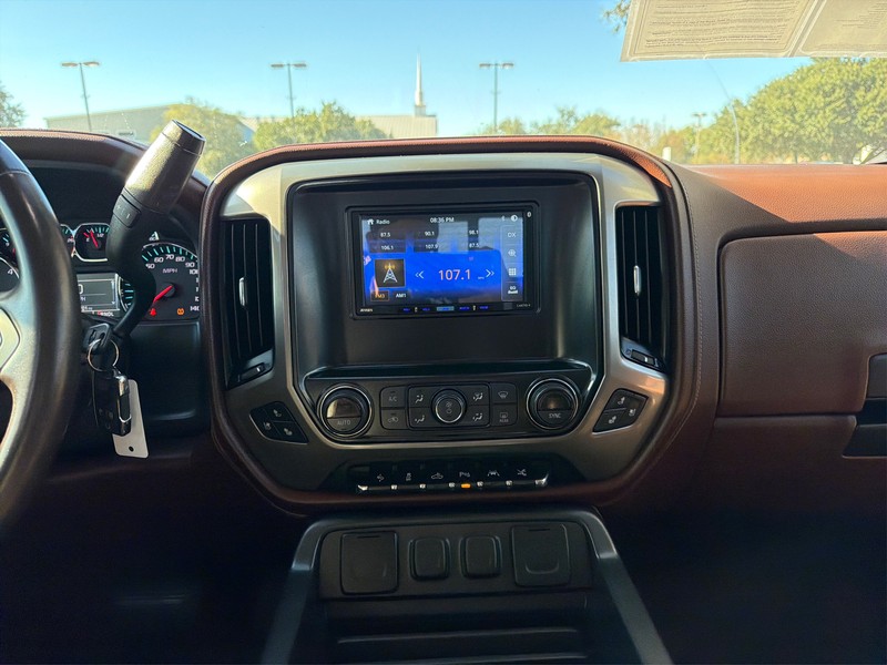 Chevrolet Silverado 1500 Vehicle Full-screen Gallery Image 12