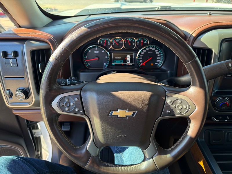 Chevrolet Silverado 1500 Vehicle Full-screen Gallery Image 14