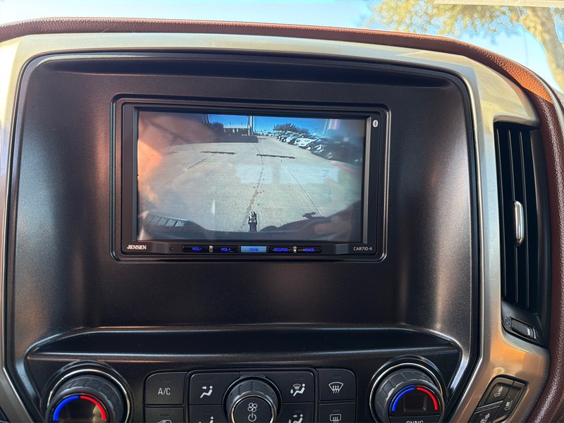 Chevrolet Silverado 1500 Vehicle Full-screen Gallery Image 17