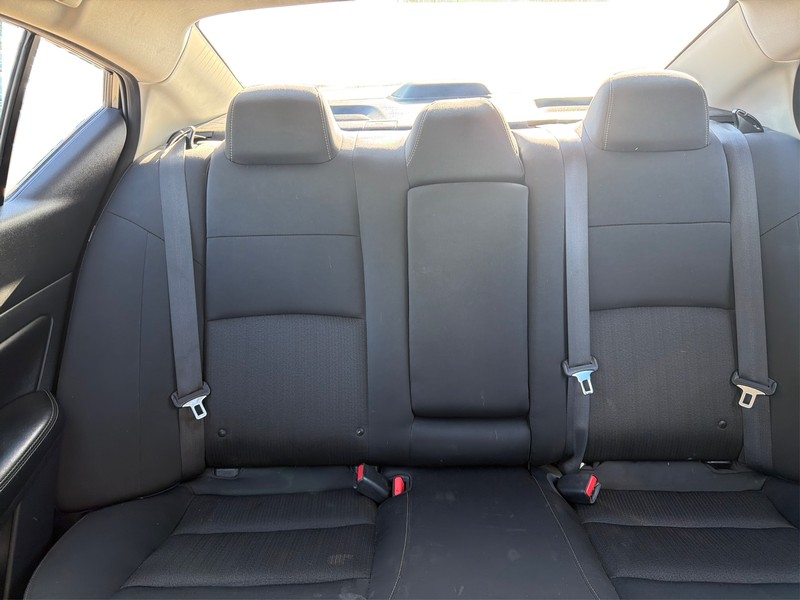 Nissan Altima Vehicle Full-screen Gallery Image 13