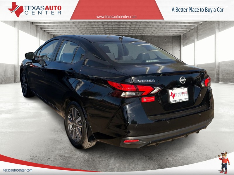 Nissan Versa Vehicle Full-screen Gallery Image 08