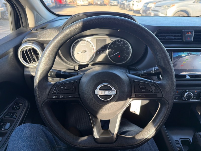 Nissan Versa Vehicle Full-screen Gallery Image 14