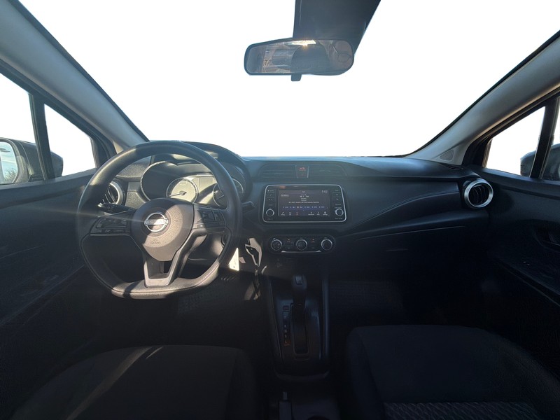 Nissan Versa Vehicle Full-screen Gallery Image 15