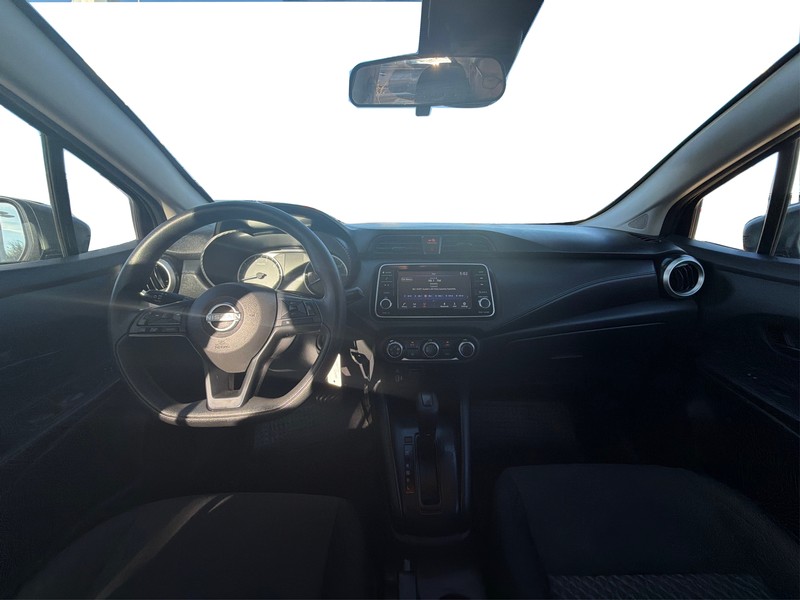 Nissan Versa Vehicle Full-screen Gallery Image 16