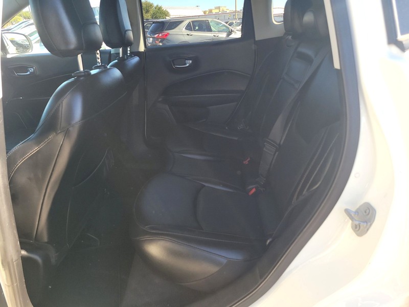 Jeep Compass Vehicle Full-screen Gallery Image 10