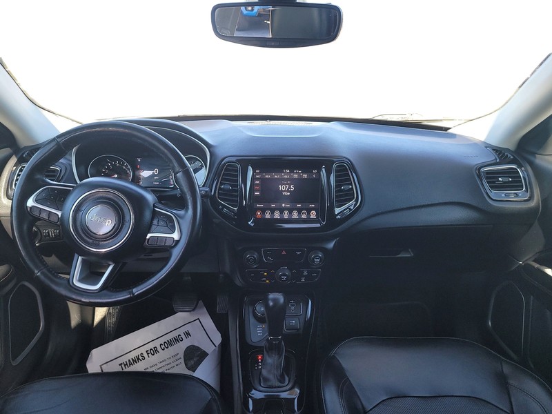 Jeep Compass Vehicle Full-screen Gallery Image 16